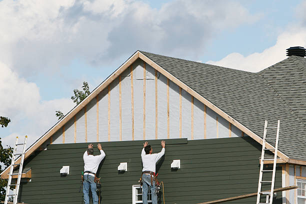 Professional Siding technician working in Washington Grove, MD